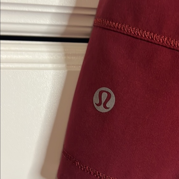 LuLu lemon size 8 skirt - Picture 3 of 4